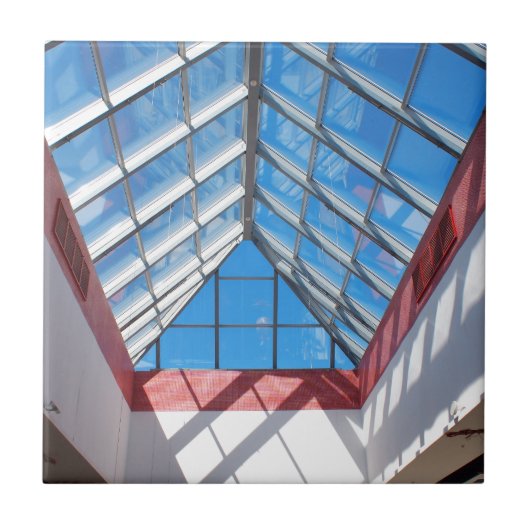 Carreau Vue ascendante sur le toit en verre triangulaire (Devant)