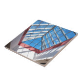 Carreau Vue ascendante sur le toit en verre triangulaire (Côté)