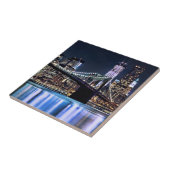 Carreau Vue de la réflexion de pont de Brooklyn de New (Côté)