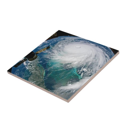 Carreau Vue De L'Ouragan Dorian. (Côté)