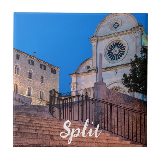 Carreau Vue nocturne des escaliers et de l'église à Split, (Devant)