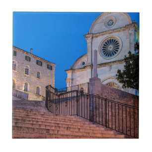 Carreau Vue nocturne des escaliers et de l'église à Split,