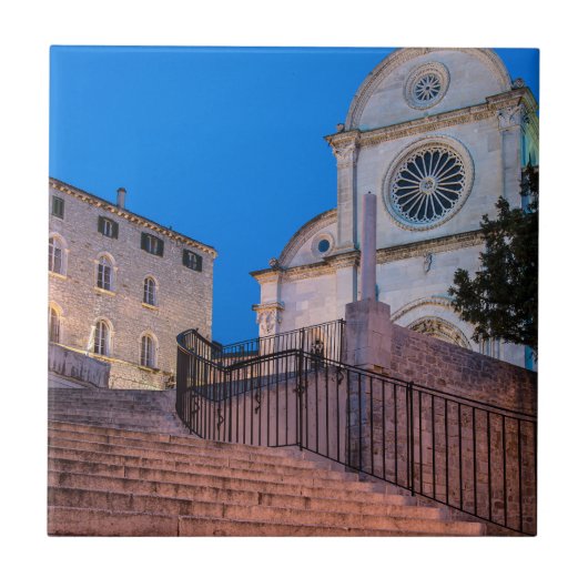 Carreau Vue nocturne des escaliers et de l'église à Split, (Devant)