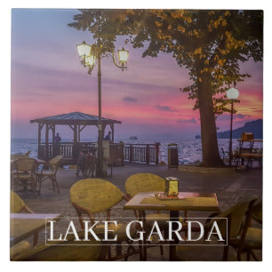 Carreau Vue sur le coucher de soleil du lac de Garde en cé