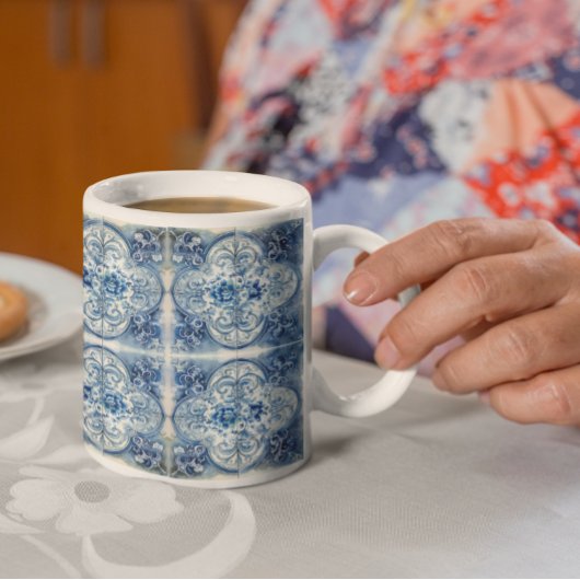 Carreaux antiques dans la Mug Bleue Delft