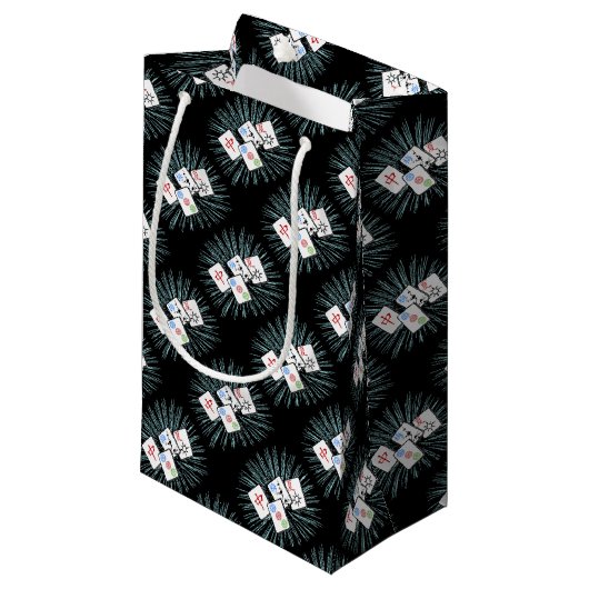 Carreaux de Mahjong sur sac cadeau noir (Devant Angle)