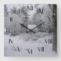 Ancienne maison de puits en hiver Horloge arrière