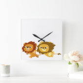 Carrée De mignons Lions de Cartoon dans une horloge mural (Maison)