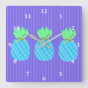 Carrée Horloge Ananas Colorée sur Rayures Bleues