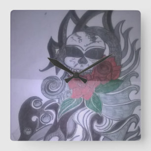 Carrée horloge avec impression de dessin de tatouage