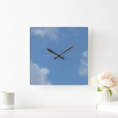 Carrée horloge ciel bleu avion trace (Maison)