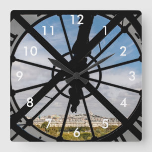 Carrée Horloge géante en verre au Musée d'Orsay - Paris