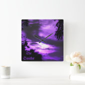 Carrée Horloge mauve du ciel nuageux (Maison)