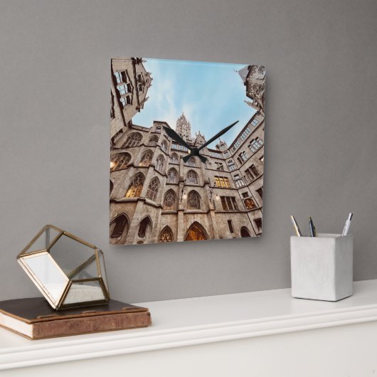 Carrée Horloge Munich, Rathaus-Glockenspiel, (Bureau)