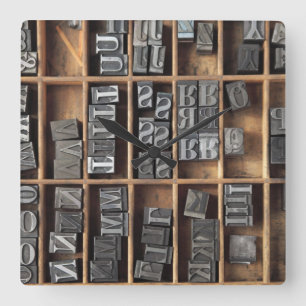 Carrée letterpress type de plomb dans une horloge coque