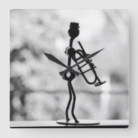 Métal art bâton homme avec trompette horloge mural