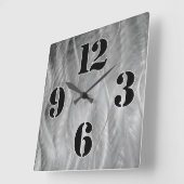 Carrée Numéros De Grande Horloge Sur Métal Gris Abstrait (Angle)
