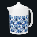 Carrelage bleu théière<br><div class="desc">Cette théière est montrée en blanc avec une belle imitation bleu aquarelle imprimé. Taille moyenne affichée. Customisez cet objet ou achetez tel quel. Stock Imprimer freepik.com</div>
