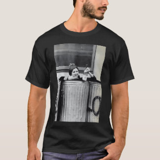 Carrie Fisher in een vuilnisbak T-shirt