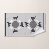 Carrousel noir et blanc de chat sur l'arrière - (Serviette à main)