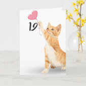 Carte 19e anniversaire tabby chat avec ballon cardiaque (Fleur jaune)