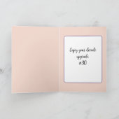 Carte 30e anniversaire fille en train de coudre avec la  (Intérieur)