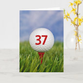 Carte 37e anniversaire Golf Ball on Red Tee Card (Fleur jaune)