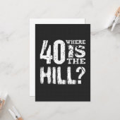 Carte 40 Où Est La Colline Drôle 40e Anniversaire BL01 (Devant/Arrière en situation)