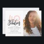 Carte 40e anniversaire photo 40 & fabuleux moderne color<br><div class="desc">Faire 40 look,  soixante-dix et fabuleuse invitation d'anniversaire photo. Design de typographie de texte de script moderne. Partie d'une collection. Les couleurs peuvent être changées.</div>