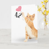 Carte 42e anniversaire tabby chat avec ballon cardiaque (Fleur jaune)