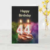 Carte 44e anniversaire avec gâteau et bougies (Fleur jaune)