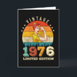 Carte 46 ans 1976 Vintage 46e anniversaire Cadeaux femme<br><div class="desc">Design Anniversaire Pour toute personne qui a de l'horoscope dire difficile & têtu Mais tout à fait digne.Portez-le avec fierté au travail,  gym scolaire parfait pour s'accoupler avec des shorts,  des leggings ou des jeans pour un look décontracté et tendance</div>