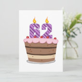 Carte 62 ans sur le gâteau d'anniversaire (Debout devant)