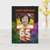 Carte 65e anniversaire avec gâteau et bougies (Fleur jaune)