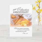 Carte 70e anniversaire d'ordination, bougie croisée (Fleur jaune)