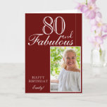 Carte 80 et fabuleux Elegant Red 80th Birthday Photo<br><div class="desc">80 et Fabulous Elegant Rouge 80e Carte photo d'anniversaire. Le design a une typographie moderne 80 et Fabulous, Happy texte d'anniversaire et le nom en blanc et or sur arrière - plan rouge foncé - personnalisent la carte. Insérez votre photo dans le modèle et ajoutez votre nom et faites votre...</div>