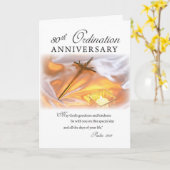 Carte 80e anniversaire d'ordination, bougie croisée (Fleur jaune)