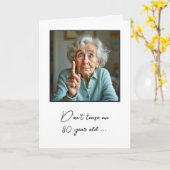 Carte 80e anniversaire Vielle dame Amusant (Fleur jaune)
