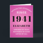 Carte 80th Birthday Standards Born 1941 Ajouter Votre No<br><div class="desc">80e anniversaire né en 1941 carte de voeux rose. Customisez facilement le texte à l'avant et à l'intérieur de cette carte d'anniversaire en utilisant le modèle fourni. Une partie de la gamme de normes d'établissement de cartes de voeux.</div>
