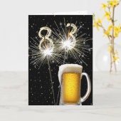 Carte 83e anniversaire Sparklers avec Beer Mug (Fleur jaune)