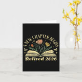 Carte A New Chapter Begins Retired 2026 Funny Teacher Re (Fleur jaune)