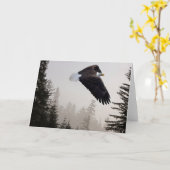 Carte Aigle à tête blanche qui s'envole à travers la fos (Fleur jaune)