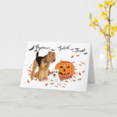 Carte Airedale Terrier Halloween (Fleur jaune)