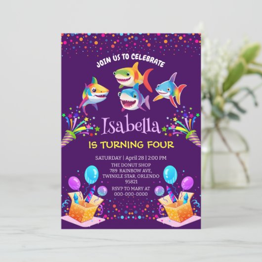 Carte Amusant ballon de requin arc-en-ciel fête d'annive (Debout devant)