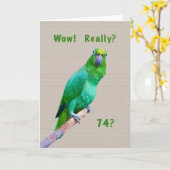 Carte Anniversaire, 74, Parrot de Macaw Vert sur un memb (Fleur jaune)