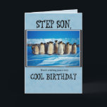 Carte Anniversaire de fils d'étape, pingouins<br><div class="desc">Souhaitez un anniversaire très joyeux à votre fils d'étape avec cette grande carte dans des couleurs bleues,  blanches et noires. Ces pingouins du Pôle du sud sont prêts pour la partie.</div>