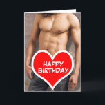Carte Anniversaire du coffre nu de l'homme joyeux<br><div class="desc">L'image d'un coffre musculeux et de ton de mâle avec la peau impeccable et des jeans de port sur un grunge/a affligé l'arrière - plan de ciment. Les deux côtés.</div>