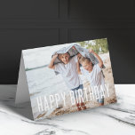 Carte Anniversaire moderne | Fun Photo Lovely Stylish Cu<br><div class="desc">Belle carte de voeux photo avec une bannière simple, moderne et minimaliste "Joyeux anniversaire" sur un arrière - plan semi-transparent. Cette carte polyvalente peut être personnalisée avec votre propre photo, nom et date d'anniversaire pour faire une carte vraiment unique et sur mesure pour votre être cher. Le message intérieur "Vous...</div>