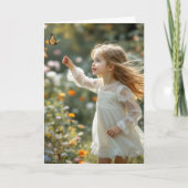 Carte Anniversaire Petite fille pourchasser un papillon (Devant)