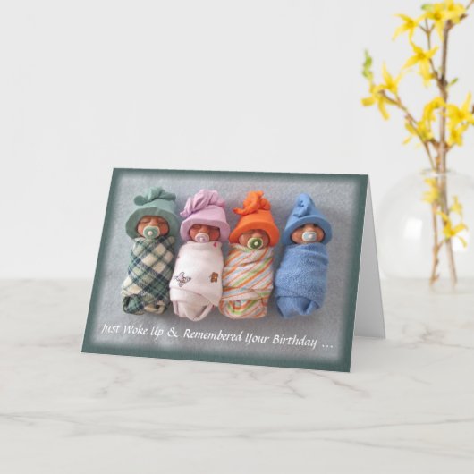 Carte Anniversaire tardif, drôle : Quatre bébés d'argile (Fleur jaune)